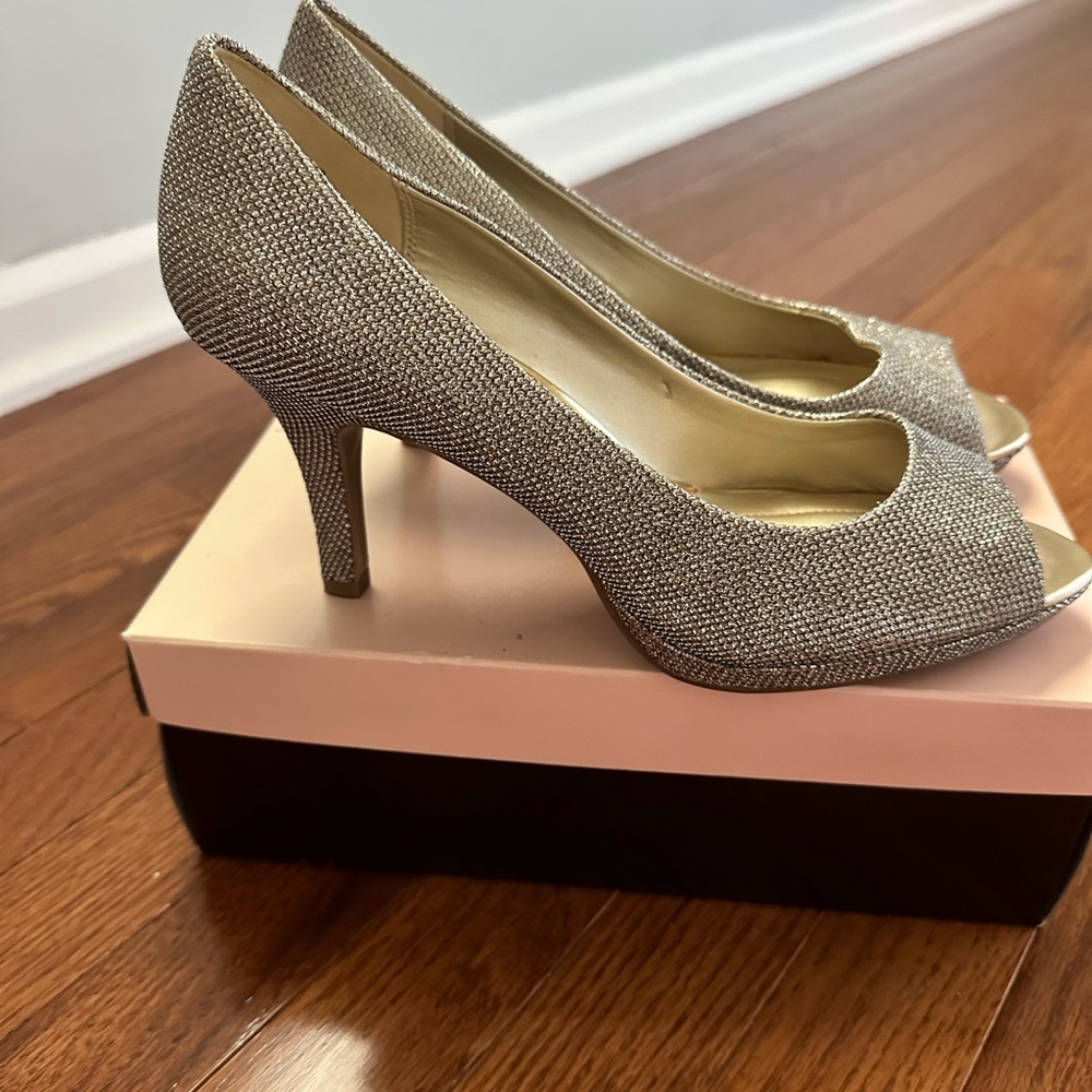 B.Flexible by Bandolino Silver sparkle heels size 10